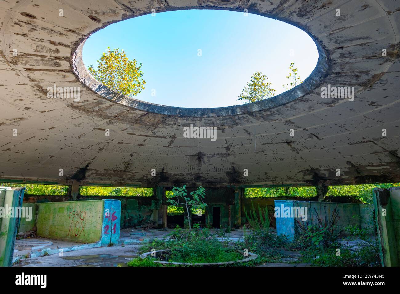 Ruiniertes Kurhaus in Tskaltubo in Georgia Stockfoto