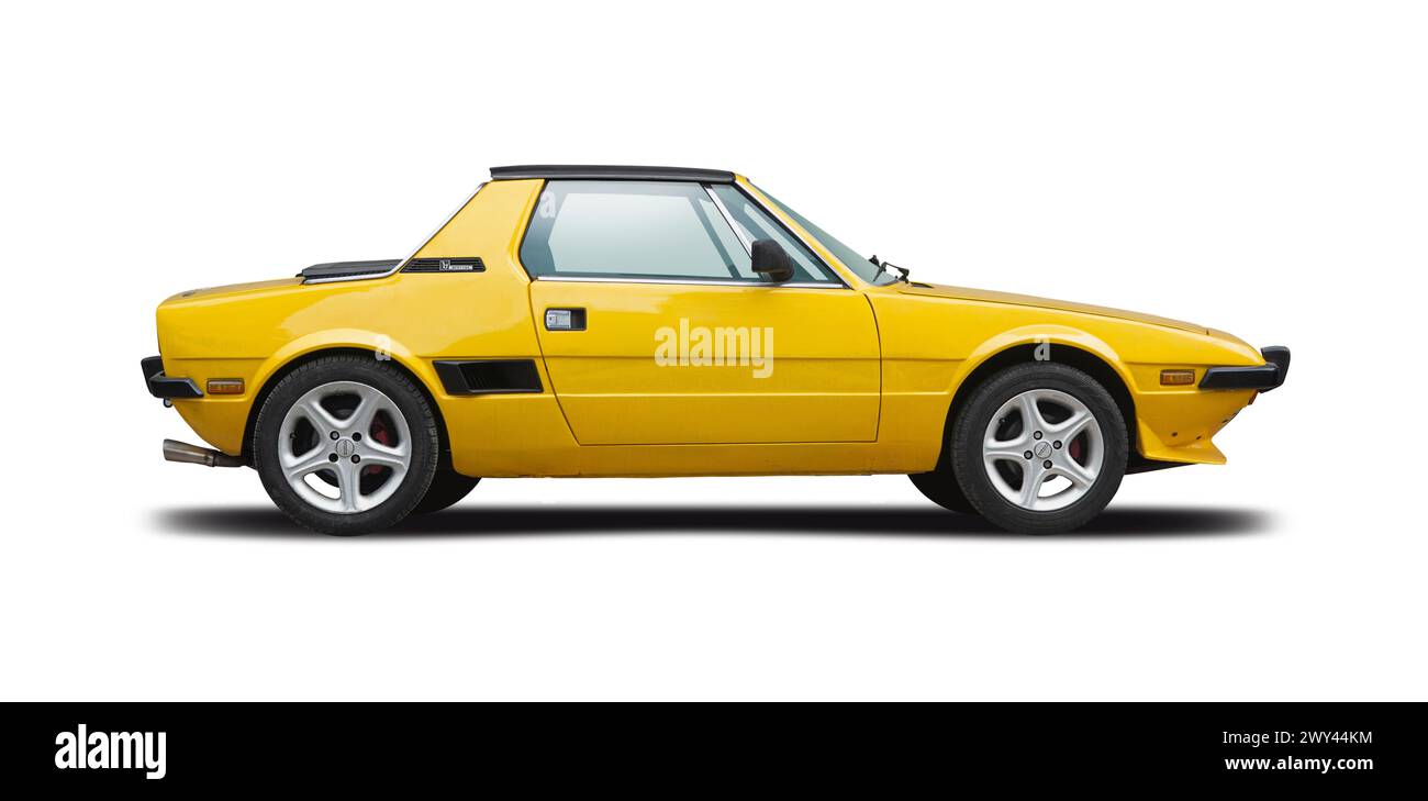 Fiat X1/9 klassische Sportwagen, Seitenansicht isoliert auf weißem Hintergrund Stockfoto
