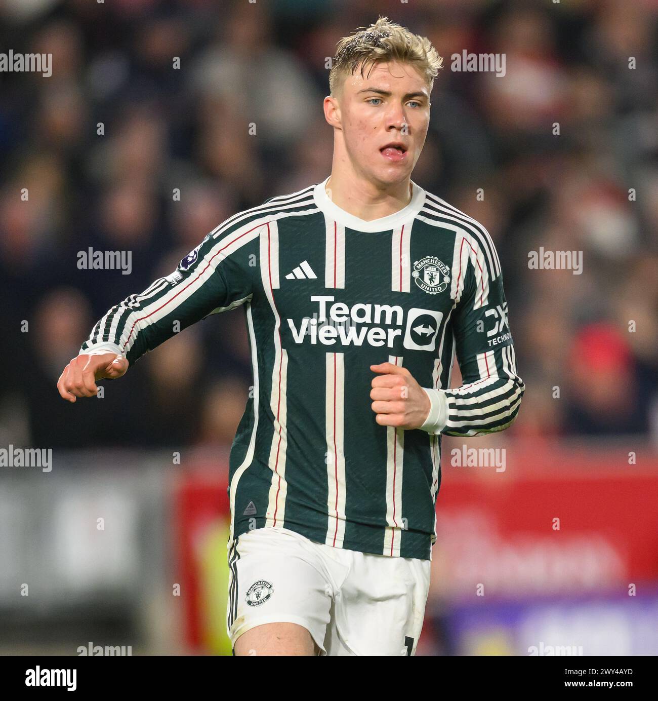 London, Großbritannien. 30. März 2024. 30. März 2024 - Brentford gegen Manchester United - Premier League - GTECH Community Stadium. Rasmus Hojlund von Manchester United im Kampf gegen Brentford. Bildnachweis: Mark Pain/Alamy Live News Stockfoto