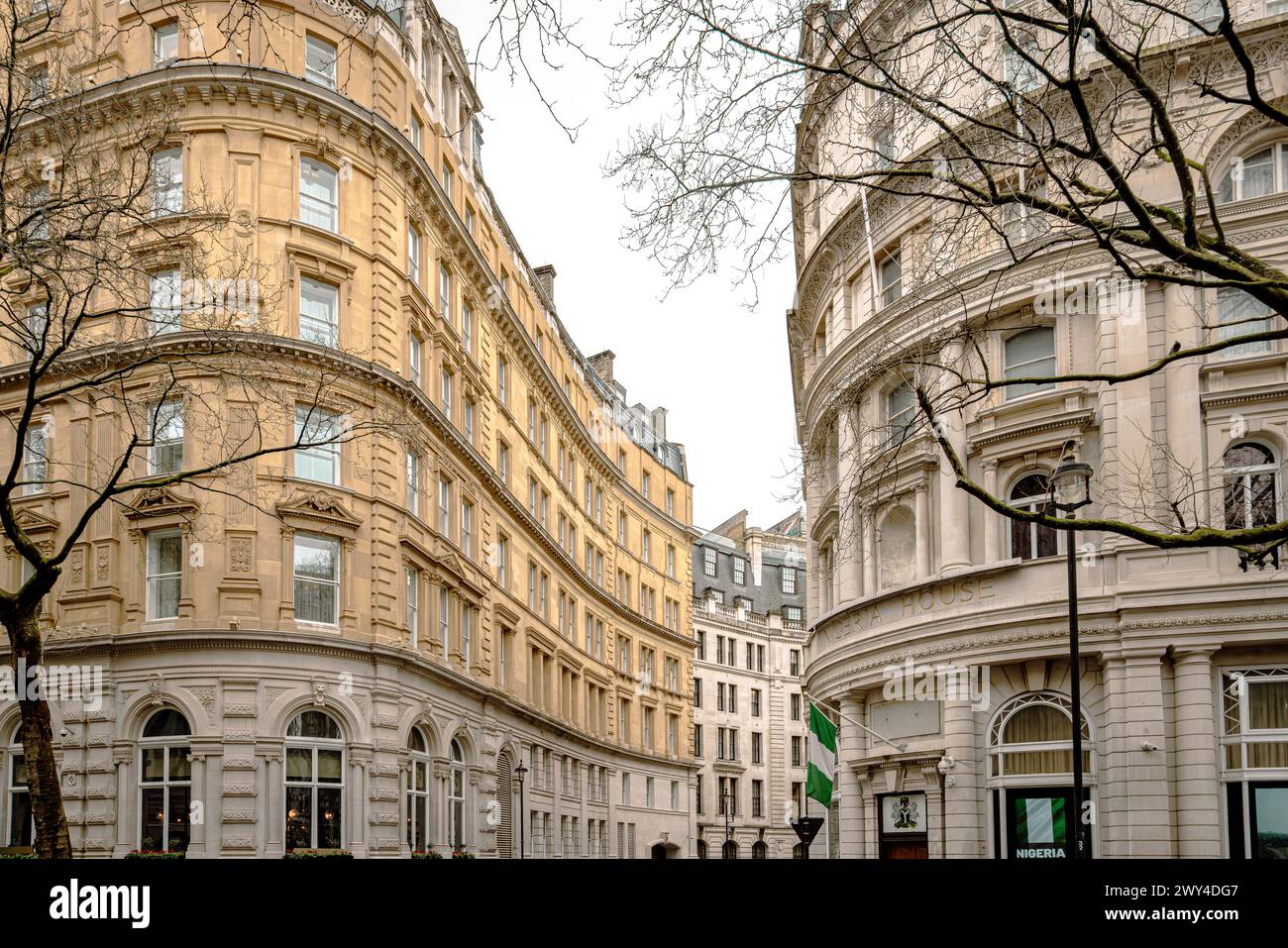 Wunderschöne Portland Steinarchitektur im Zentrum von London. Prächtige historische alte Gebäude einschließlich der Hochkommissarin Nigeria. Stockfoto