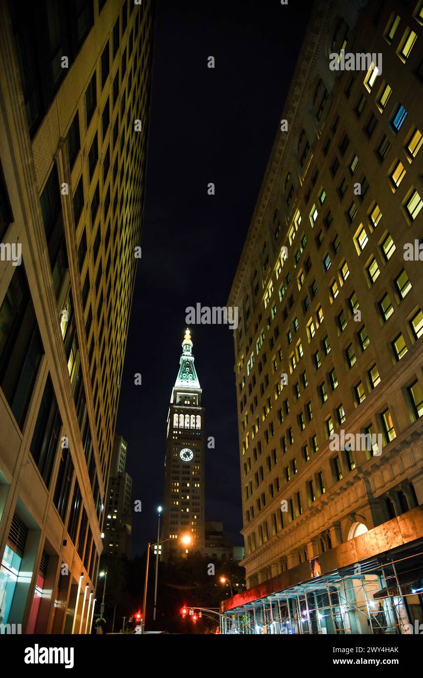 Der Met Life Tower von Lower Manhattan bei Nacht aus gesehen - New York City, USA Stockfoto
