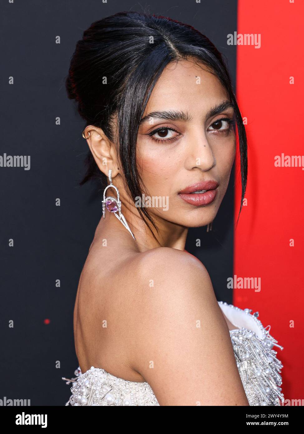 Hollywood, Usa. April 2024. HOLLYWOOD, LOS ANGELES, KALIFORNIEN, USA - 3. APRIL: Sobhita Dhulipala kommt zur Los Angeles Premiere von Universal Pictures 'Monkey man', die am 3. April 2024 im TCL Chinese Theatre IMAX in Hollywood, Los Angeles, Kalifornien, USA stattfand. (Foto: Xavier Collin/Image Press Agency) Credit: Image Press Agency/Alamy Live News Stockfoto