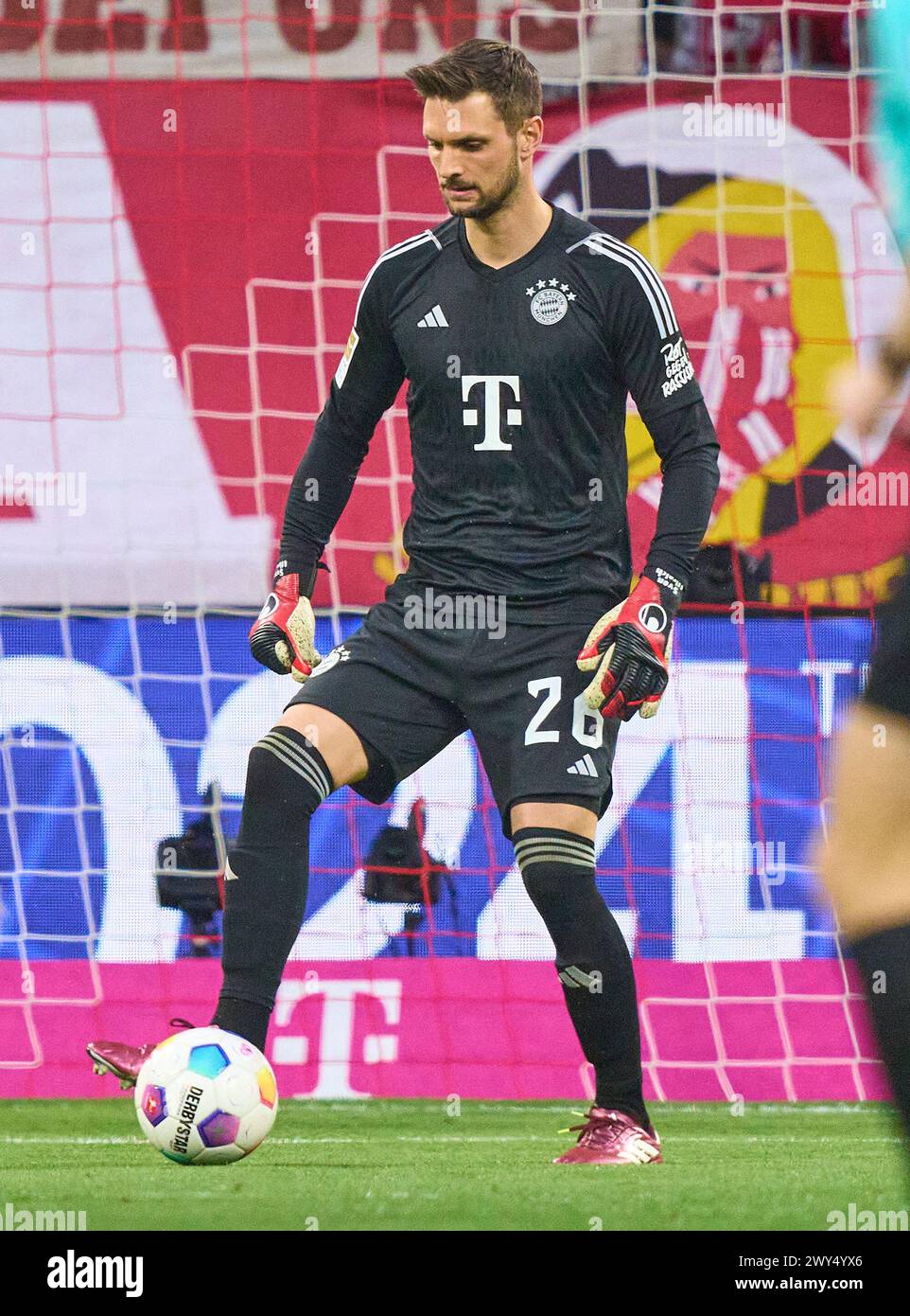 Sven ULREICH, FCB 26 Torhüter, im Spiel FC BAYERN MÜNCHEN - BORUSSIA DORMUND 1-2 am 30. März 2024 in München. Saison 2023/2024, 1.Bundesliga, FCB, München, Spieltag 27, 27.Spieltag © Peter Schatz / Alamy Live News - DFL-VORSCHRIFTEN VERBIETEN DIE VERWENDUNG VON FOTOGRAFIEN als BILDSEQUENZEN und/oder QUASI-VIDEO - Stockfoto