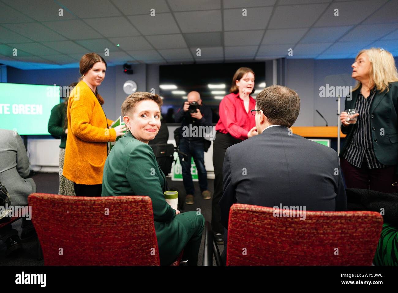 Die beiden Vorsitzenden der Green Party Carla Denyer und Adrian Ramsay beim Start der lokalen Wahlkampagne in Bristol. Bilddatum: Donnerstag, 4. April 2024. Stockfoto