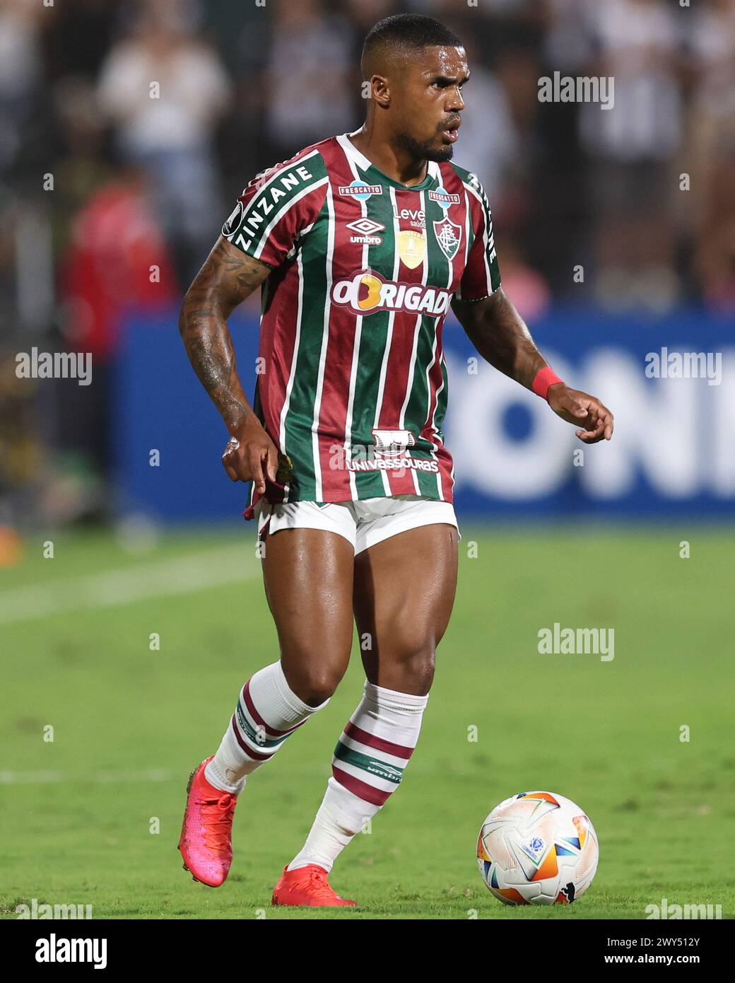 Lima, Peru. April 2024. Douglas Costa von Fluminense spielte während des CONMEBOL Libertadores Cup am 3. April 2024 in Lima, Peru, im Stadion Alejandro Villanueva Melcochita, Gruppe A, Datum 1, zwischen Alianza Lima und Fluminense FC. (Foto: Miguel Marrufo/PRESSINPHOTO) Credit: PRESSINPHOTO SPORTS AGENCY/Alamy Live News Stockfoto