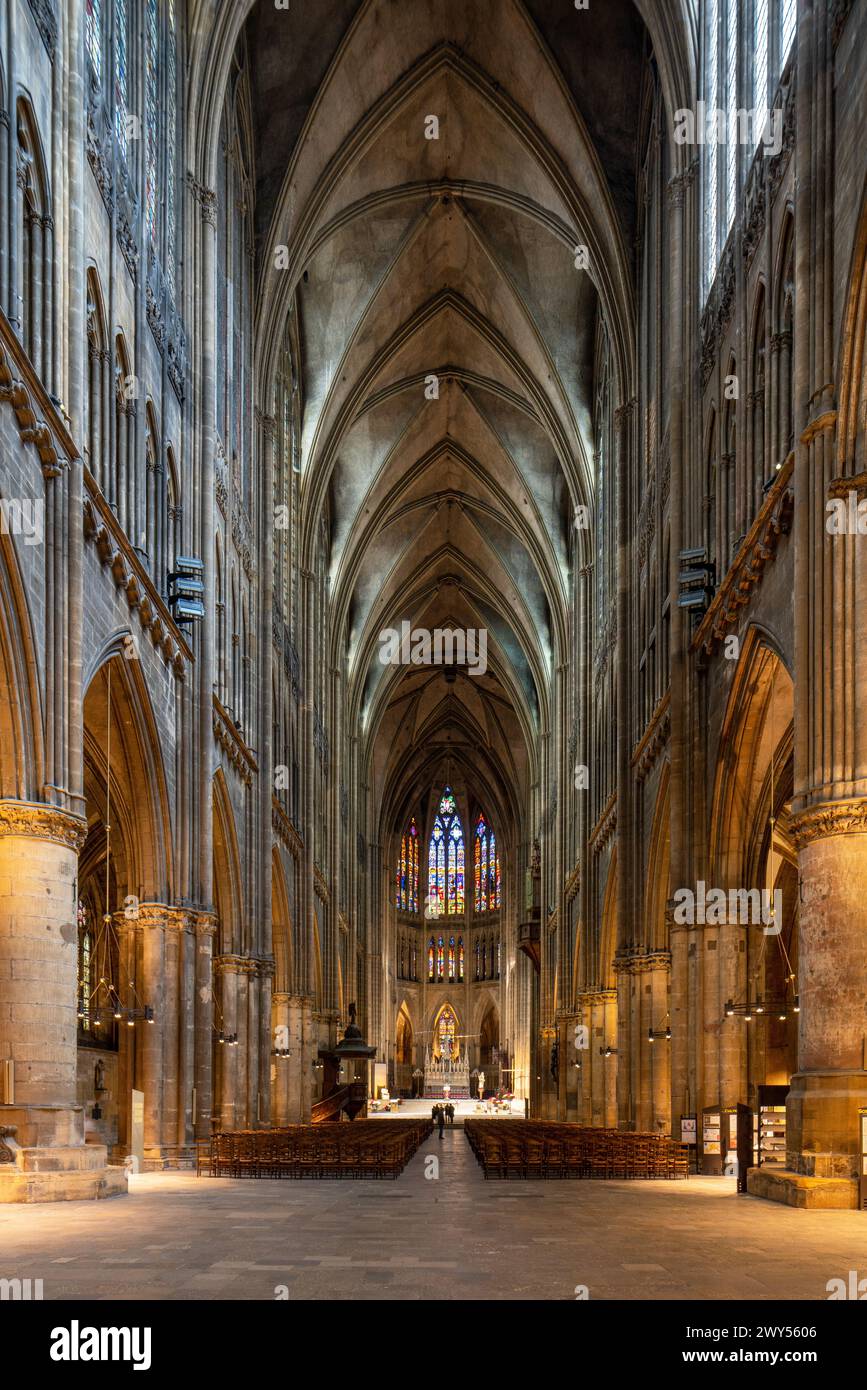 Metz, Kathedrale Saint-Etienne, Blick nach Osten Stockfoto