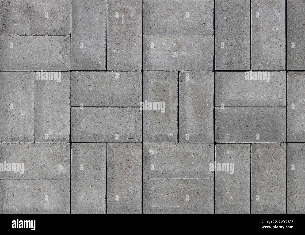 Betonpflasterplatten sind in gleichmäßigen Quadraten angeordnet Stockfoto