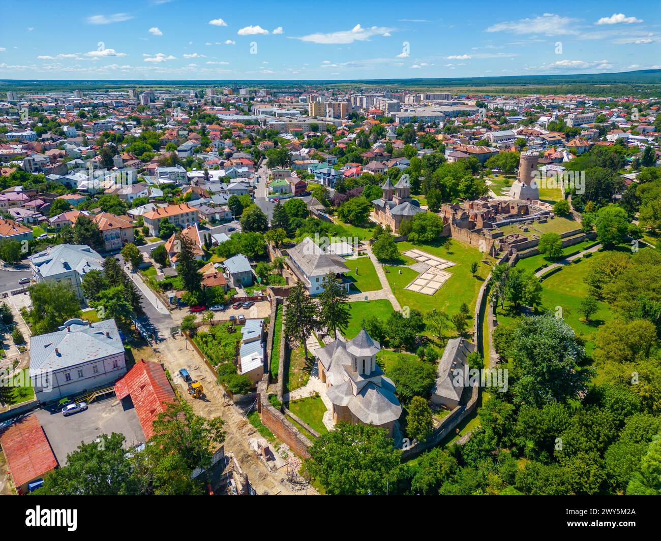 Panoramablick auf den fürstlichen Hof in der rumänischen Stadt Targoviste Stockfoto