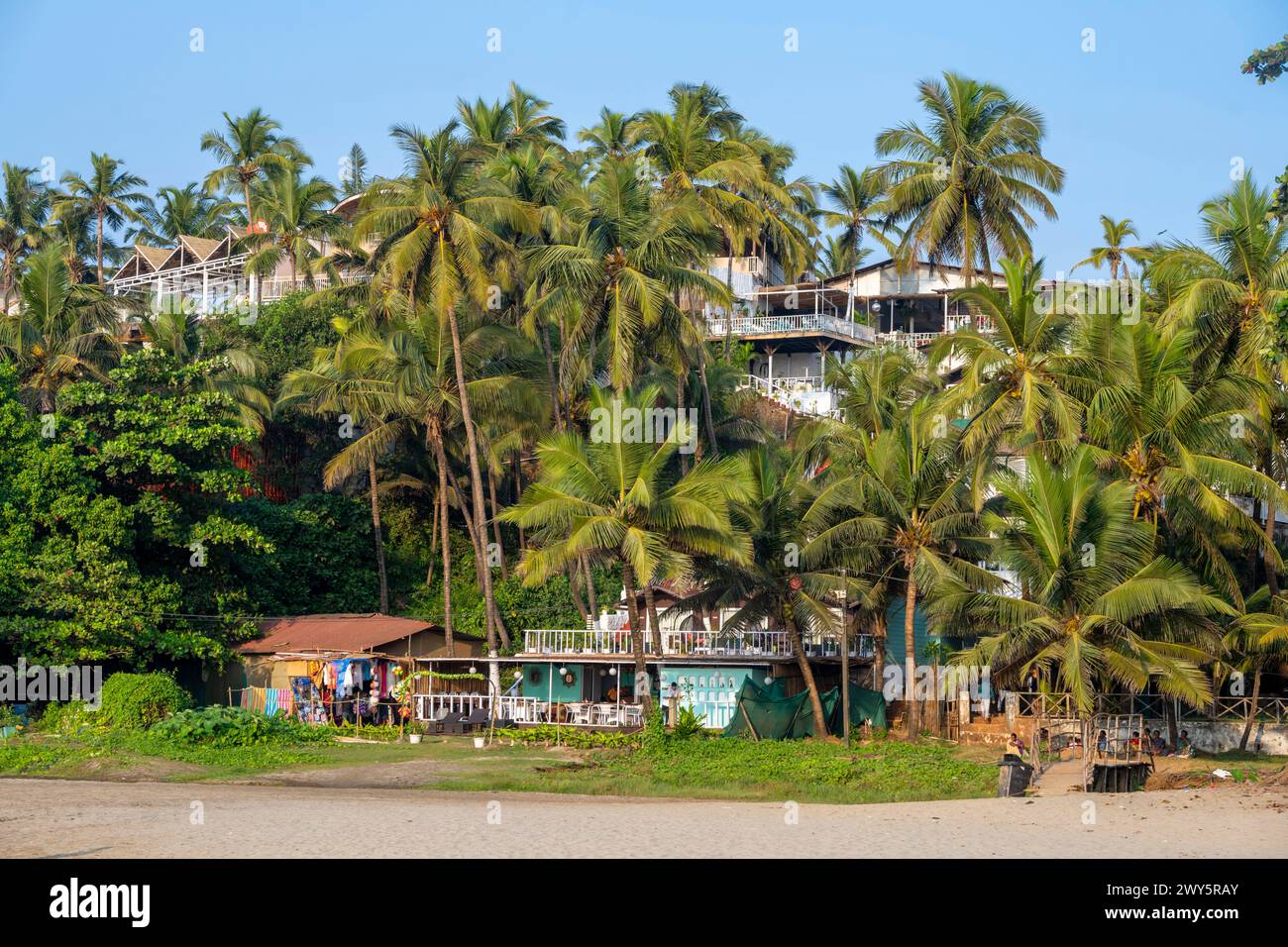 Indien, Goa, Anjuna, Ozran Beach (Little Vagator Beach), Antares Beach Resort und Club Stockfoto