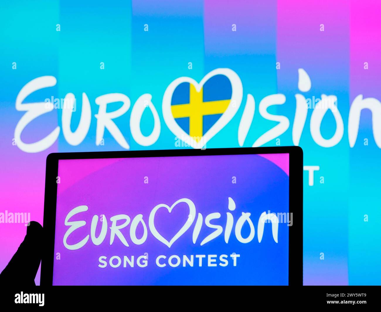 Deutschland - 4. April 2024: In dieser Fotoillustration wird das Logo des Eurovision Song Contest 2024 auf einem Tablet angezeigt Stockfoto