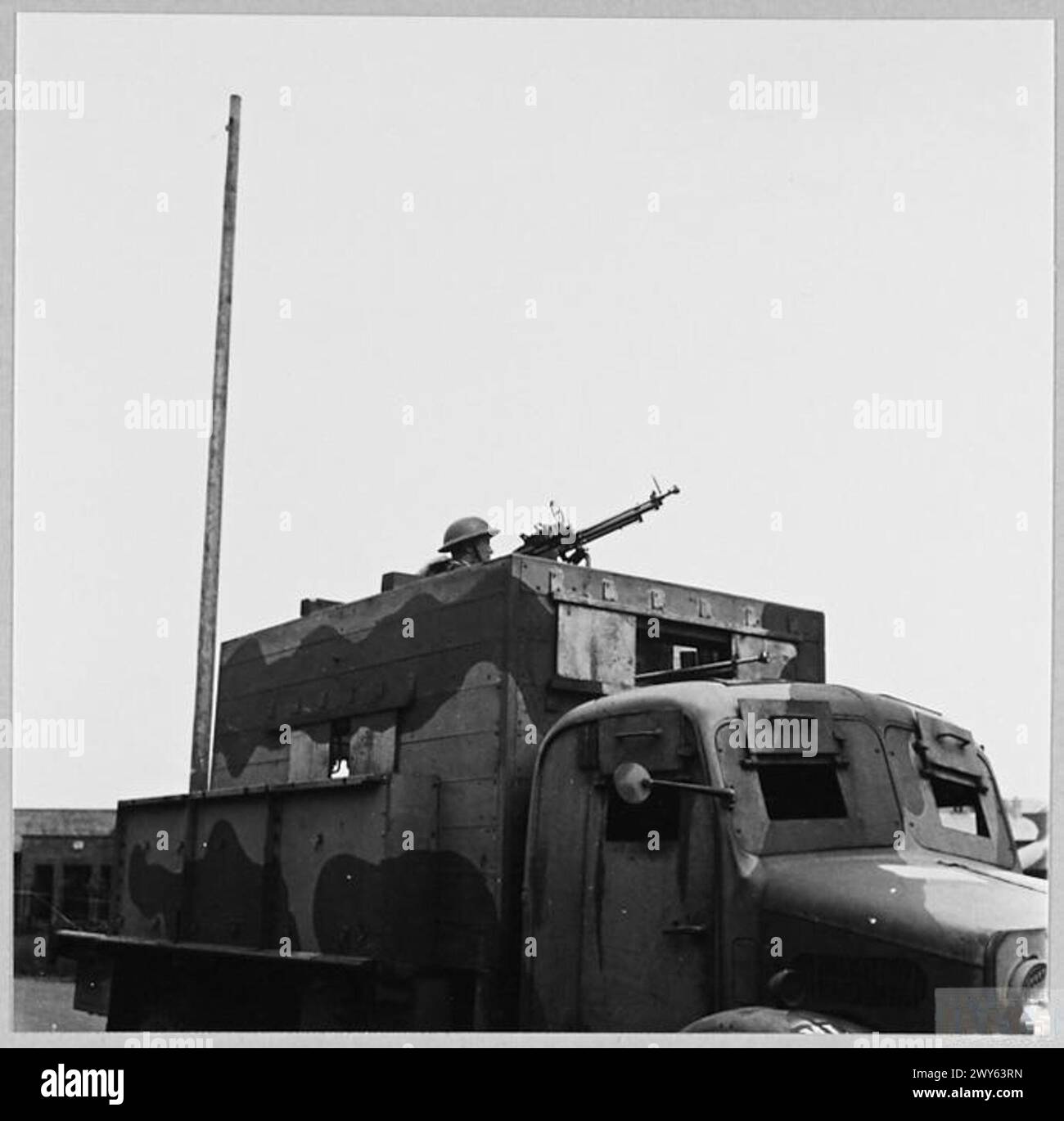 Die Royal Air Force (RAF) spielte eine entscheidende Rolle bei der Verteidigung des Vereinigten Königreichs während des Zweiten Weltkriegs, insbesondere während der Schlacht um Großbritannien von Juli bis Oktober 1940. Die RAF wehrte große Angriffe der deutschen Luftwaffe erfolgreich ab und war damit der erste große militärische Feldzug, der ausschließlich von Luftstreitkräften durchgeführt wurde. Dieser Sieg verzögerte und verzögerte die Operation Seelöwen, Deutschlands geplante Invasion Großbritanniens. Stockfoto