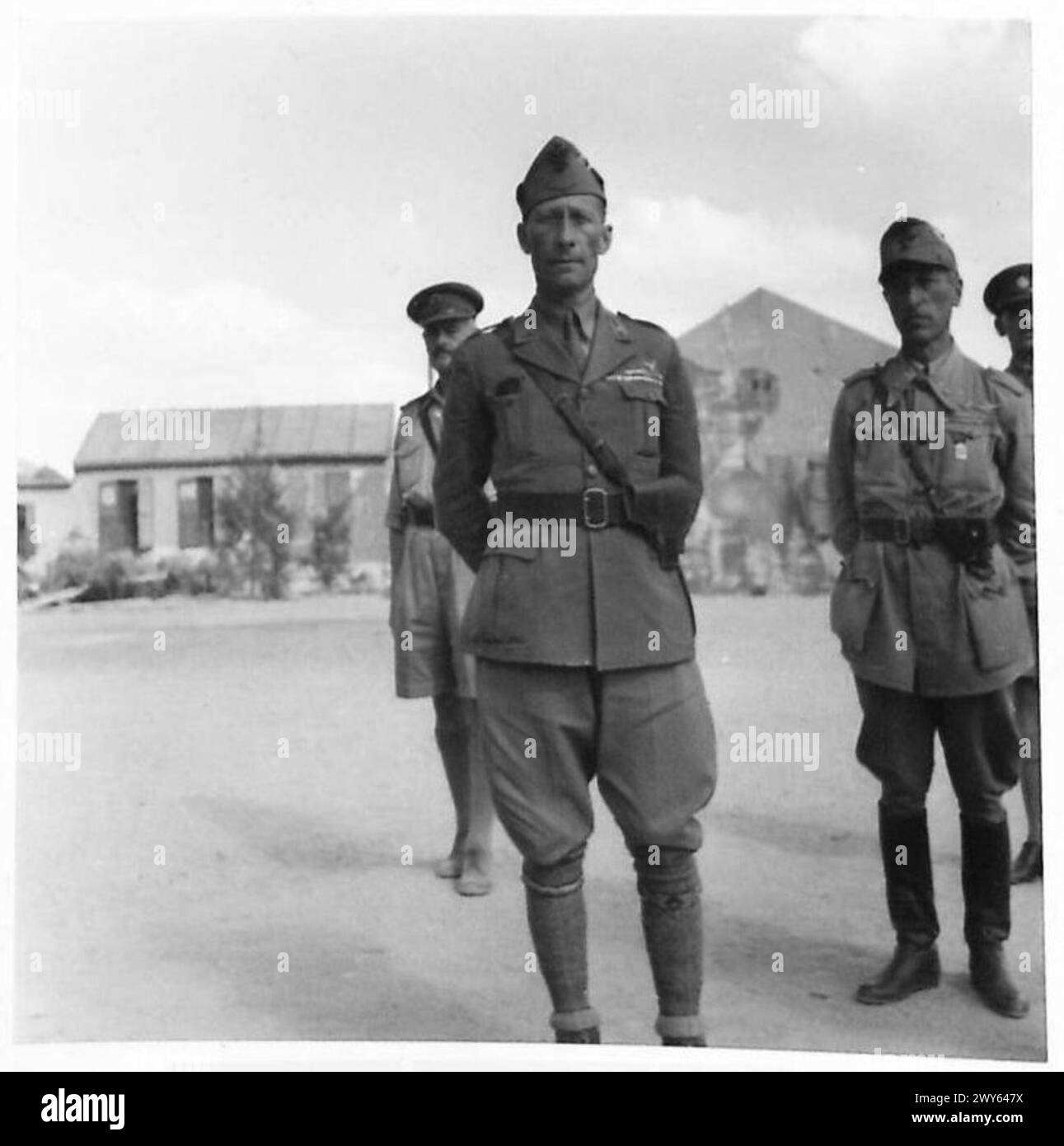 Die Familie Kowalski nahm 1942 nach der Evakuierung aus der Sowjetunion nach der Deportation durch den NKWD an der Heiligen Messe in einem Persischen Durchgangslager teil. Stockfoto