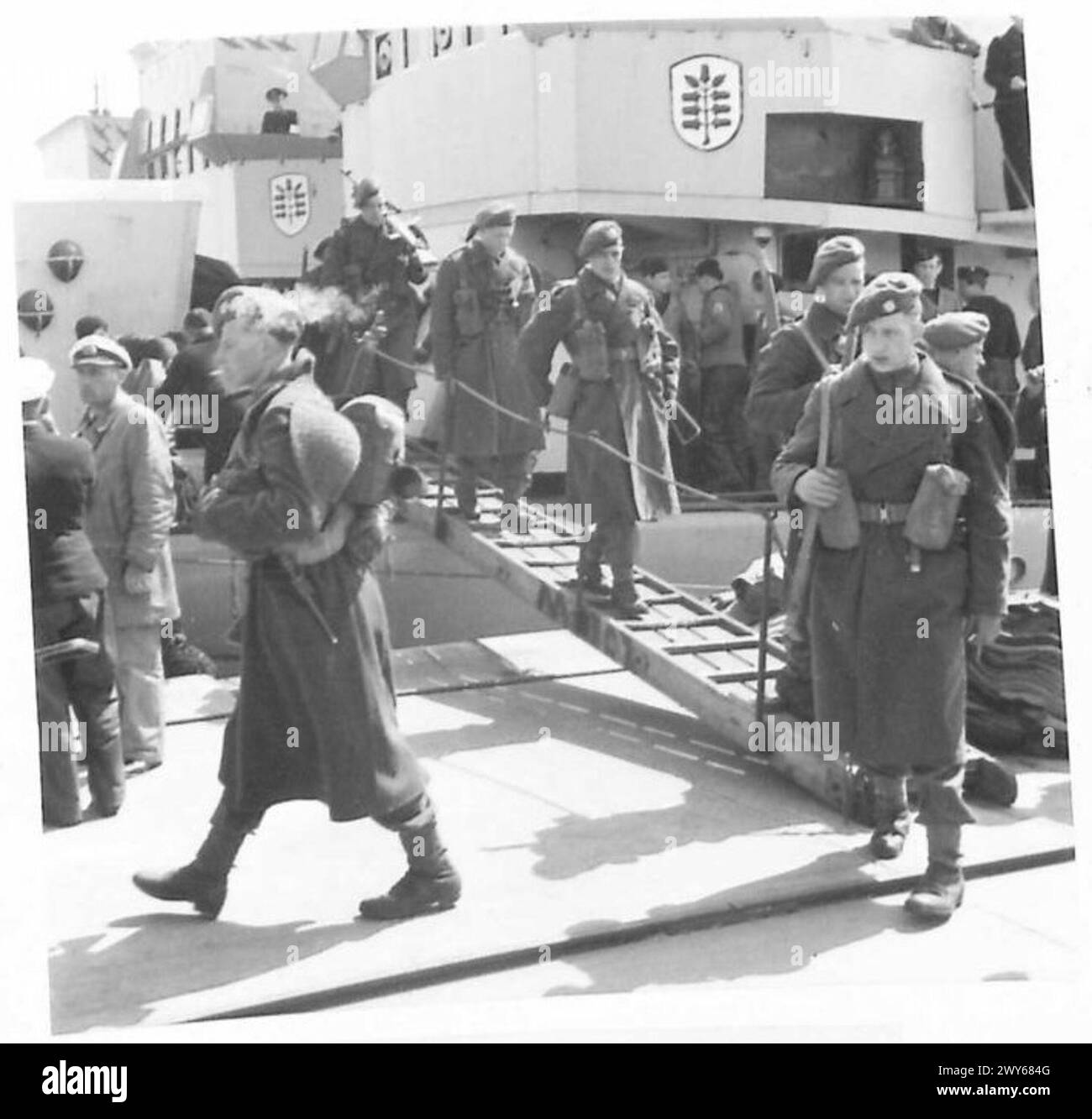 Die Scots Guards werden auf Helgoland Island als Teil einer militärischen Übergabekontrolle der britischen Armee, 21st Army Group, gezeigt. Stockfoto