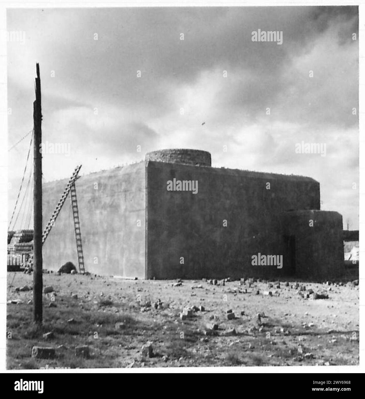 Teilweise fertiggestellte deutsche Befestigungsanlagen entlang der Westmauer bei Calais, die nie genutzt wurden, sind dokumentiert, da das Gebiet unter Aufsicht der britischen Armee 21st Army Group wieder zum zivilen Leben zurückkehrt. Stockfoto