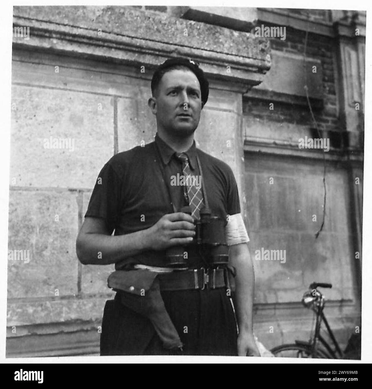 Andree Mousset, Funkingenieur und Elektriker, führt den französischen Widerstand in Beaumensil, Eure, und hilft dabei, drei alliierte Flieger zu entkommen. Stockfoto
