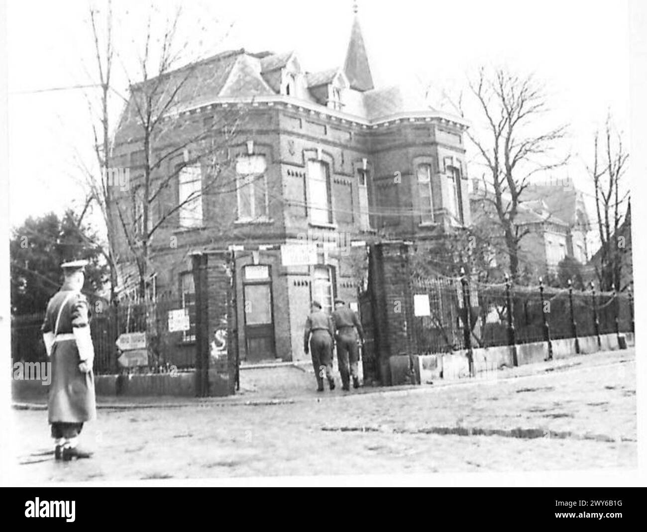 Das Äußere des „9“ Clubs im Hauptquartier der britischen Armee, 21st Army Group. Stockfoto