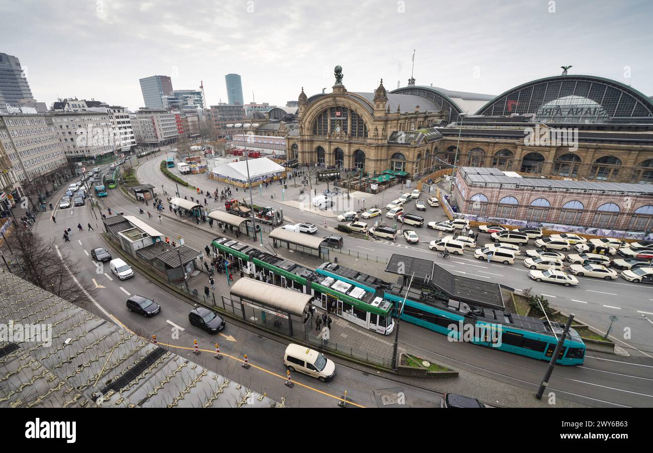 Frankfurt Hauptbahnhof Gleis 6 Und 7 06. März 2024, Hessen, Frankfurt/Main: Blick auf den Bahnhofsvorplatz
