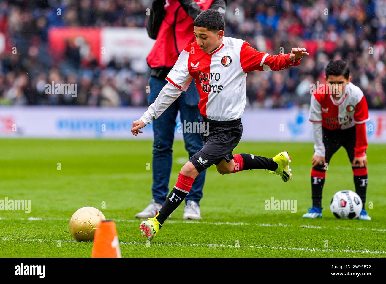 Rotterdam - Kameraadjes während des Eredivisie-Spiels zwischen Feyenoord und FC Utrecht im Stadion Feijenoord de Kuip am 31. März 2024 in Rotterdam, Niederlande. (Box to Box Pictures/Tom Bode) Stockfoto