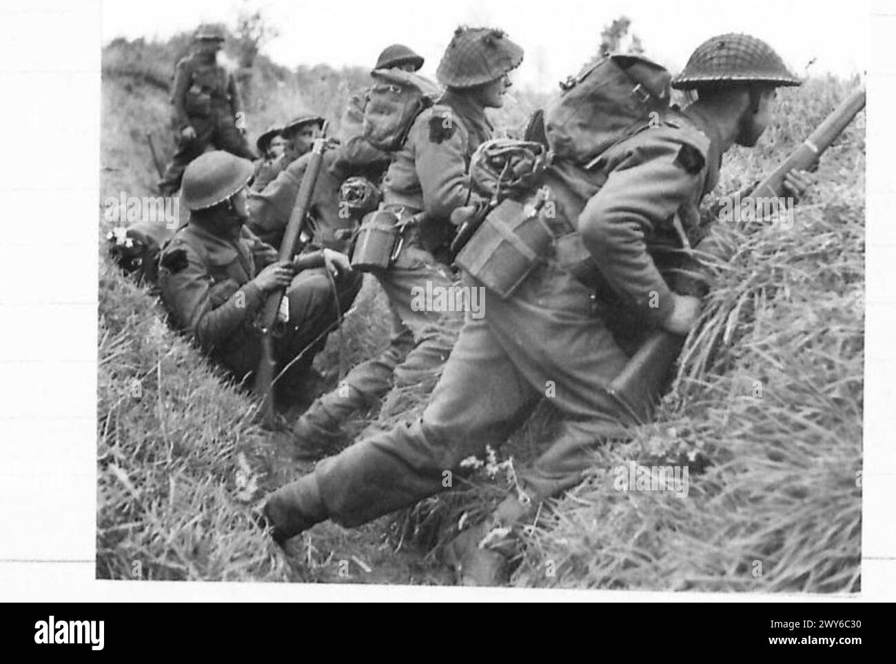 Truppen der Königlichen Schotten sichern und konsolidieren einen Graben an der Moostdijk-Front während Operationen der britischen Armee, 21. Armeegruppe. Stockfoto