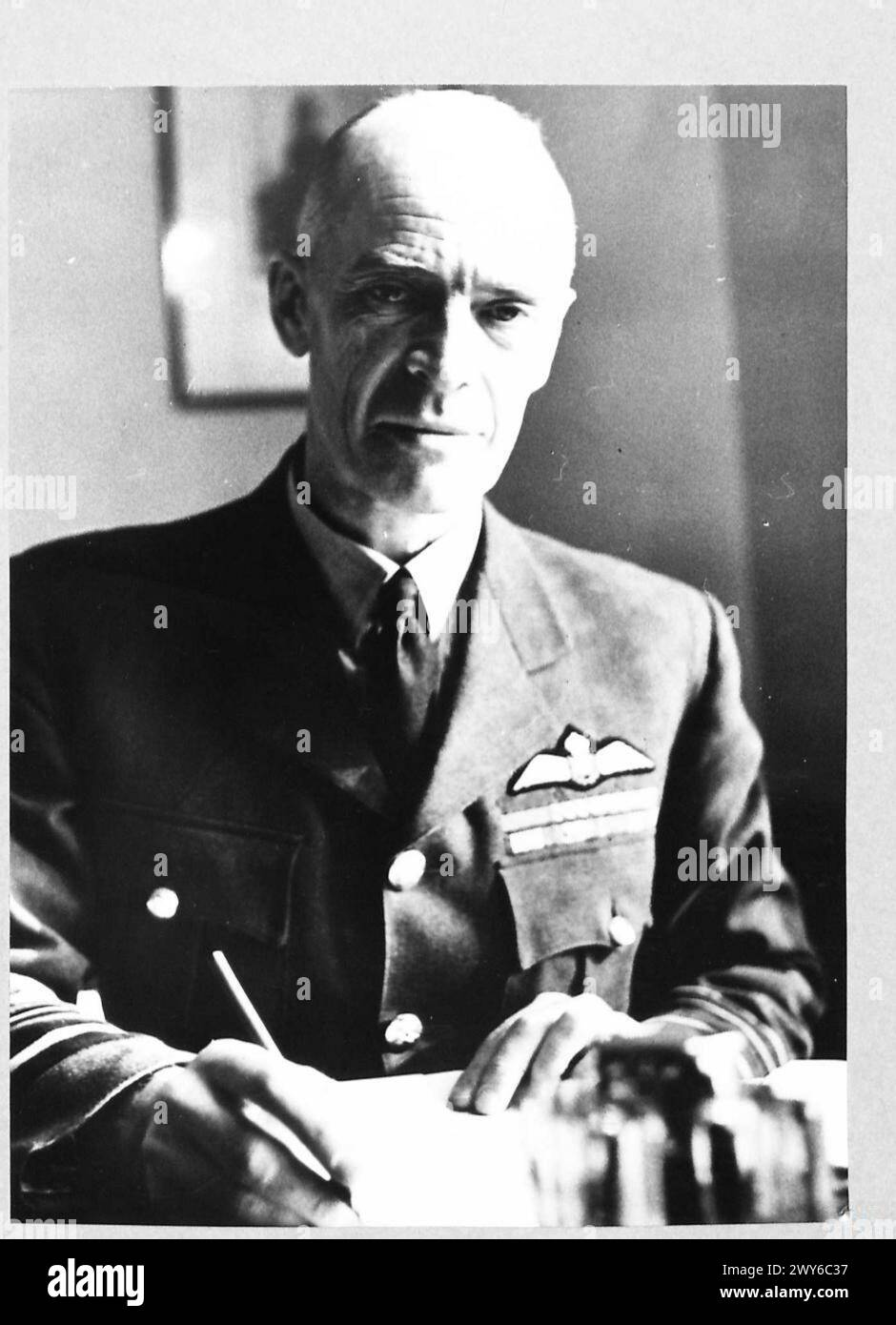 Die Royal Air Force (RAF) spielte eine entscheidende Rolle bei der Verteidigung des Vereinigten Königreichs während des Zweiten Weltkriegs, insbesondere während der Schlacht um Großbritannien von Juli bis Oktober 1940. Die RAF wehrte große Angriffe der deutschen Luftwaffe erfolgreich ab und war damit der erste große militärische Feldzug, der ausschließlich von Luftstreitkräften durchgeführt wurde. Dieser Sieg verzögerte und verzögerte die Operation Seelöwen, Deutschlands geplante Invasion Großbritanniens. Stockfoto