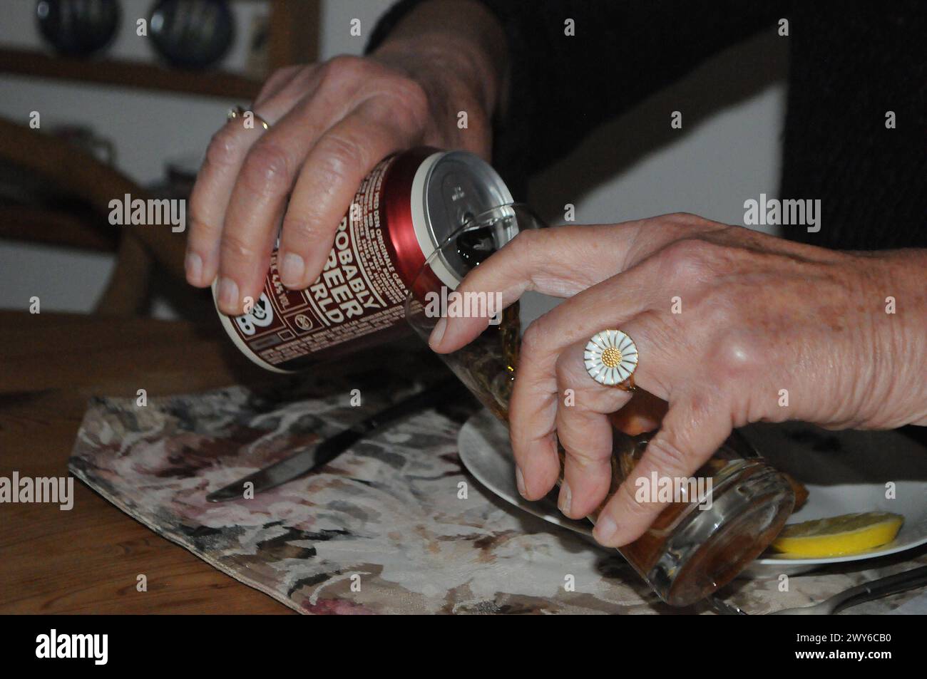 Kopenhagen, Dänemark /04 April 2024/.dänisches carlsberg-Bier in der dänischen Hauptstadt Kopenhagen. Photo.Francis Joseph Dean/Dean Pictures Stockfoto