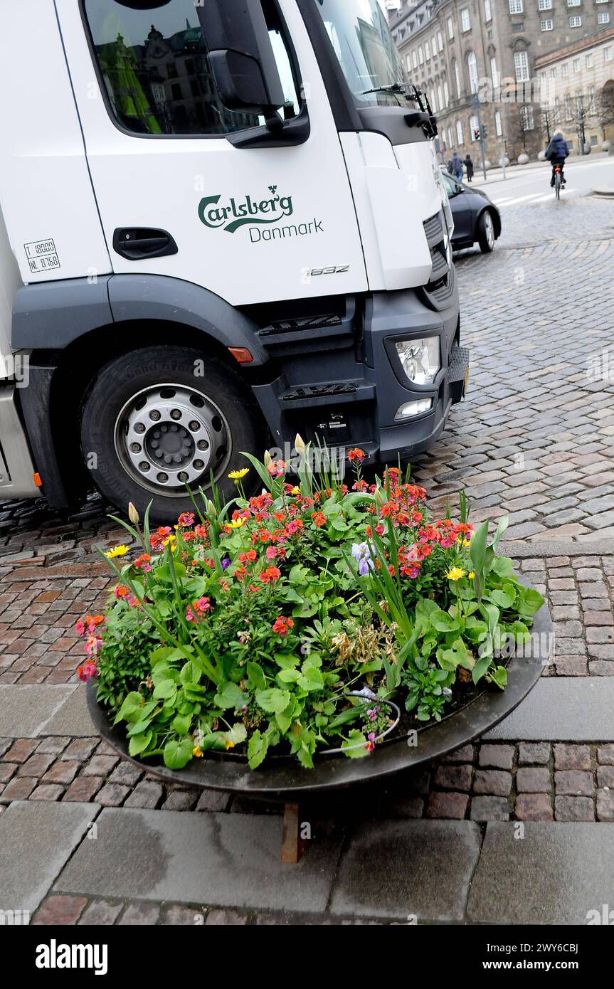 Kopenhagen, Dänemark /04 April 2024/.dänisches carlsberg-Bier in der dänischen Hauptstadt Kopenhagen. Photo.Francis Joseph Dean/Dean Pictures Stockfoto