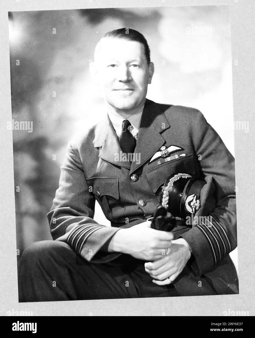 Die Royal Air Force (RAF) spielte eine entscheidende Rolle bei der Verteidigung des Vereinigten Königreichs während des Zweiten Weltkriegs, insbesondere während der Schlacht um Großbritannien von Juli bis Oktober 1940. Die RAF wehrte große Angriffe der deutschen Luftwaffe erfolgreich ab und war damit der erste große militärische Feldzug, der ausschließlich von Luftstreitkräften durchgeführt wurde. Dieser Sieg verzögerte und verzögerte die Operation Seelöwen, Deutschlands geplante Invasion Großbritanniens. Stockfoto