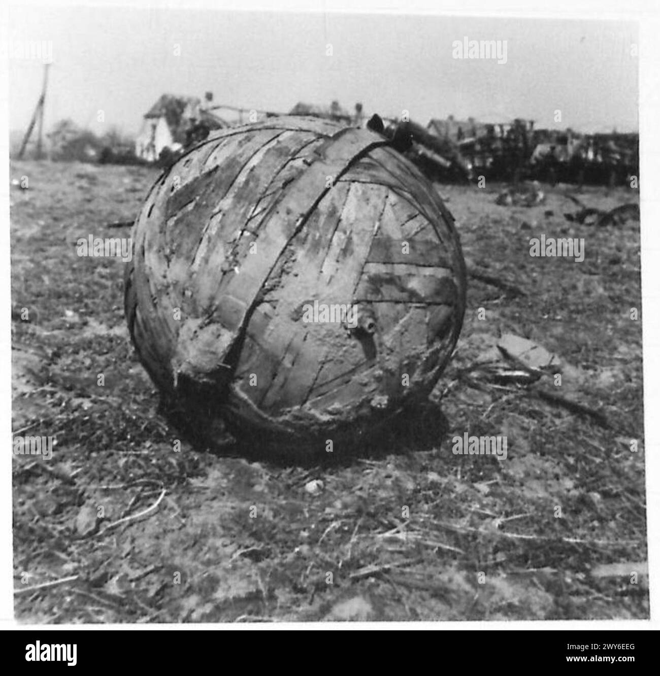 Die britische Armee, 21st Army Group, benutzte Drahtkugeln mit 24 Zoll Durchmesser in Verbindung mit V-1-Bomben in Nordwesteuropa, 1944–1946. Stockfoto