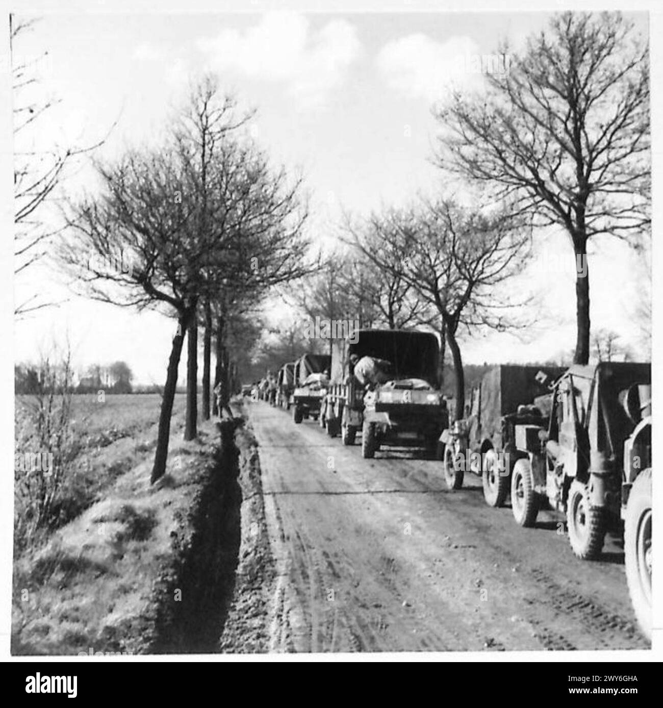 Elemente der 7. Panzerdivision sind bei Operationen nach dem Bombenanschlag auf Stadtlohn tiefer in Deutschland eingewandert. Stockfoto