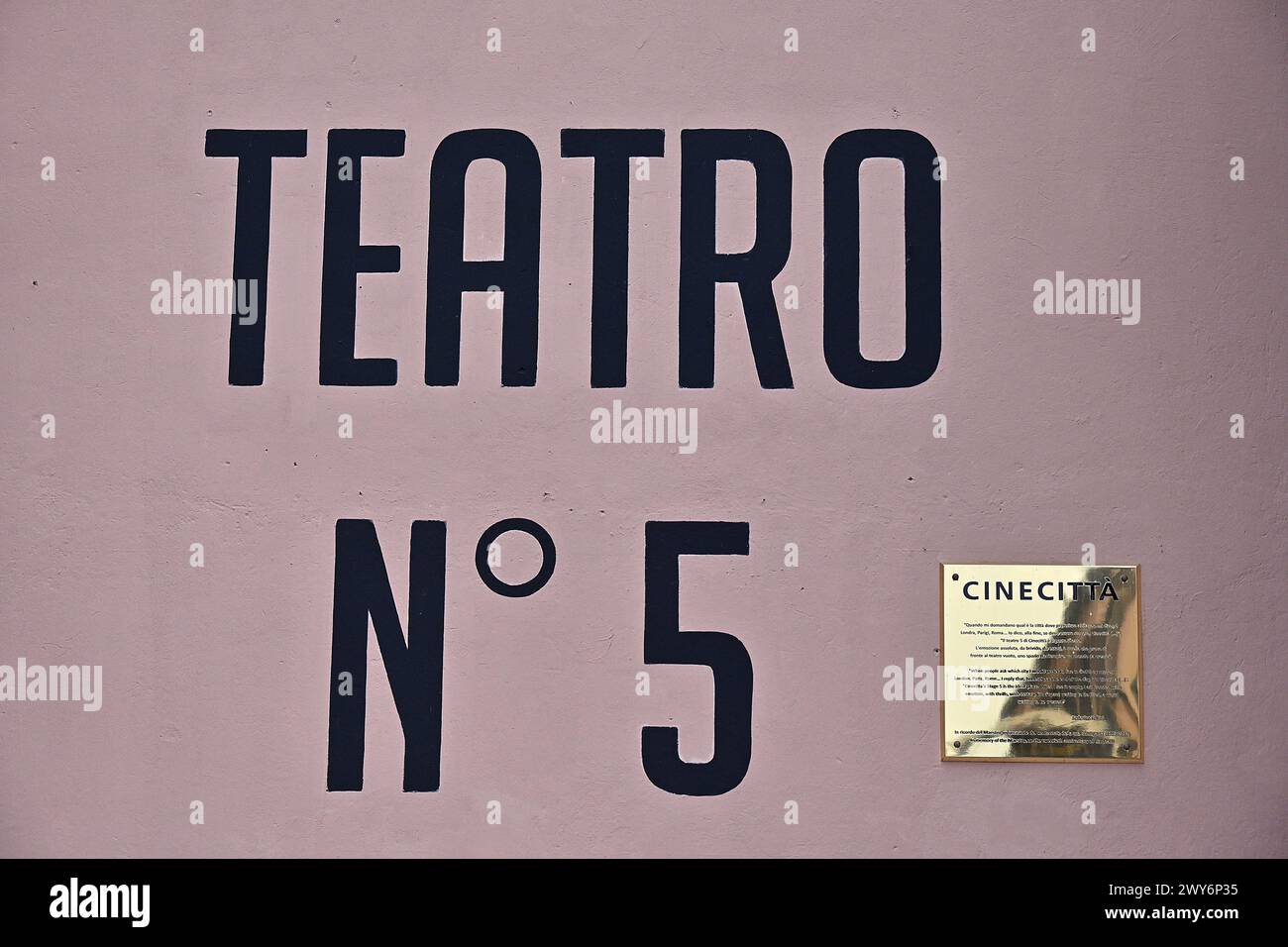 Italien, Rom: Die Cinecitta Studios (Cinema City Studios) wurden 1937 im Stadtteil Don Bosco gegründet. Theater 5 - Teatro 5, bekannt für Federico Stockfoto