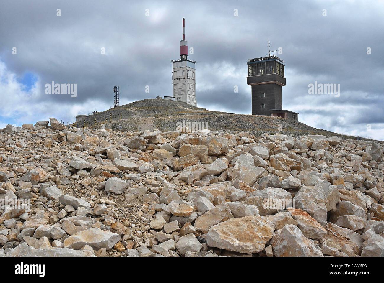 Département Vaucluse (südöstliches Frankreich): Der Berg „mont Ventoux“, der auch als das Biest der Provence oder Riese der Provence bezeichnet wird. Seine biologische Distink Stockfoto