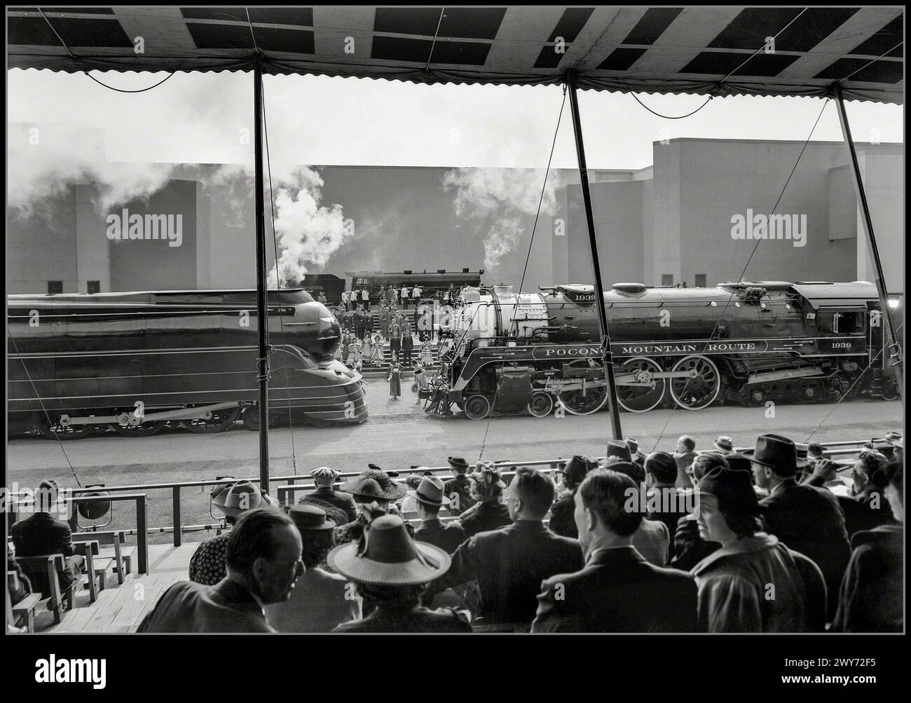 1939 New York World's Fair. Eisenbahn-Pageant. Raymond Loewy stilisierte Pennsylvania 4-6-2 wurde 1920 gebaut und später stromlinienförmig gestaltet. Lackawanna Hudson ist 1151 und wurde speziell für diese Messe in „1939“ umbenannt. New York Amerika USA Stockfoto