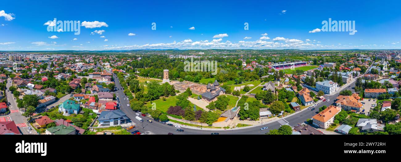 Panoramablick auf den fürstlichen Hof in der rumänischen Stadt Targoviste Stockfoto