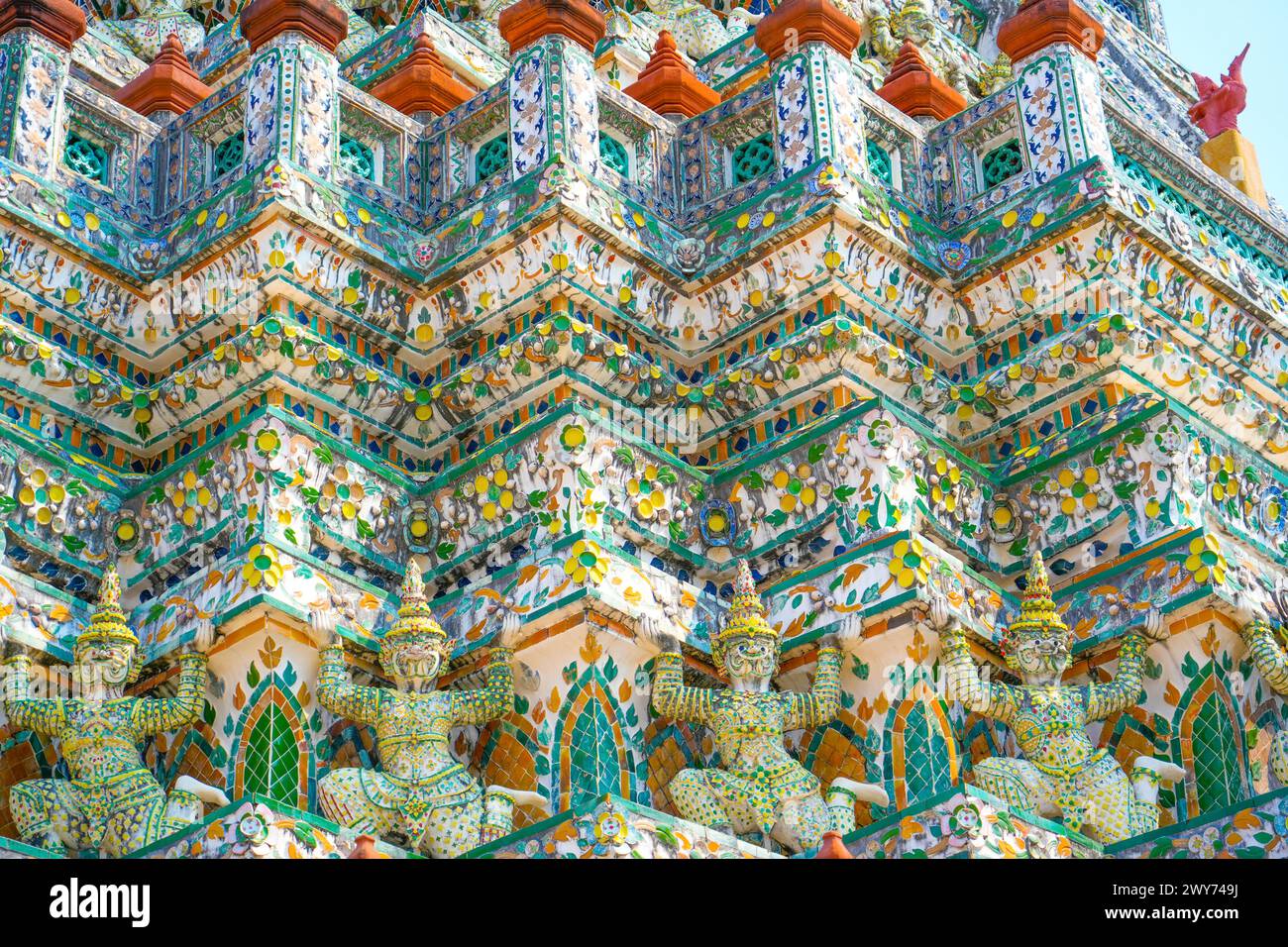 Ornamentmuster Nahaufnahme des Wat Arun im Tempel von Bangkok, Thailand. Stockfoto