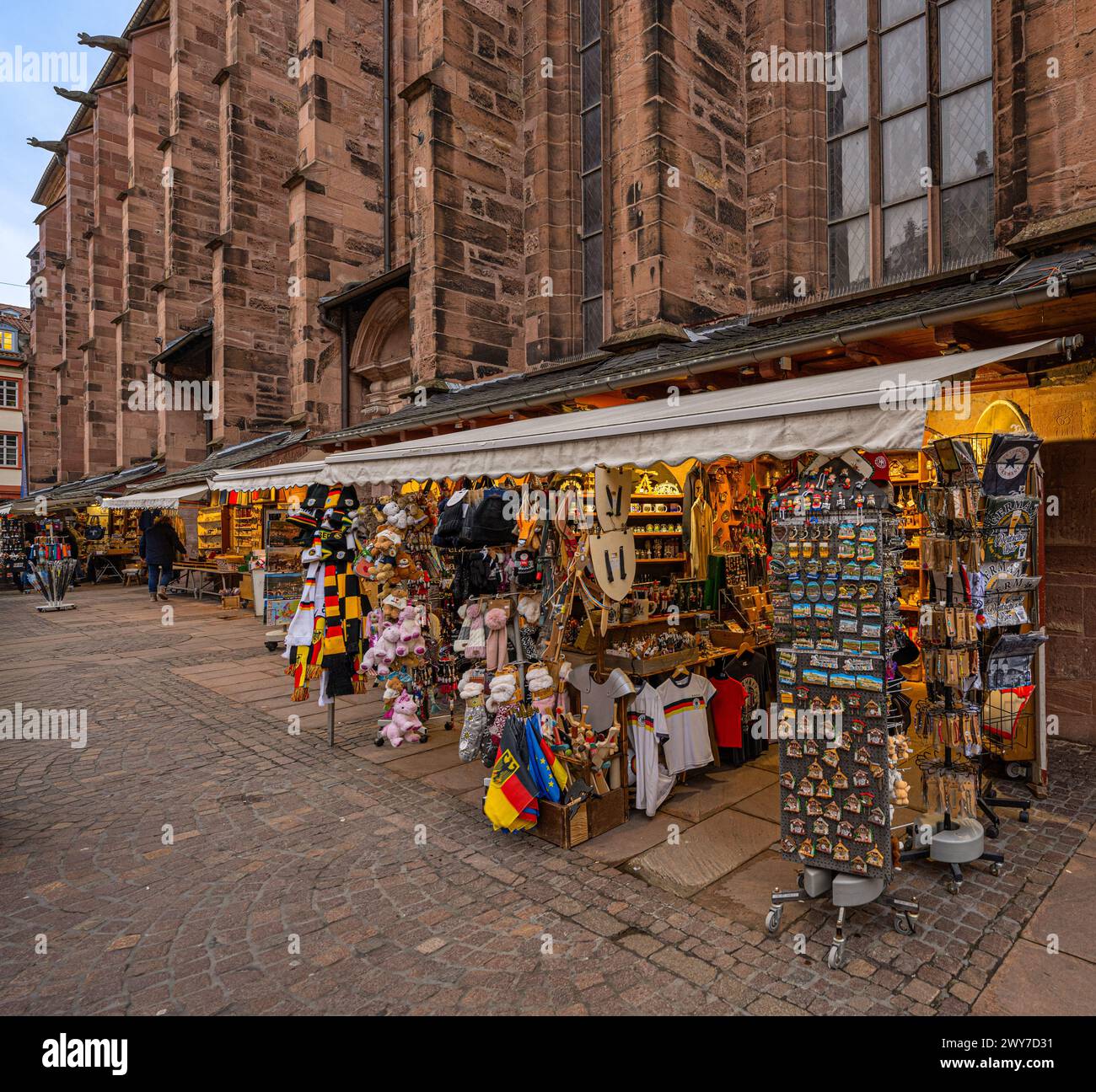 Kleine Souvenirläden rund um die Heilige Geisterkirche in Heidelberg. Baden Württemberg, Deutschland, Europa Stockfoto