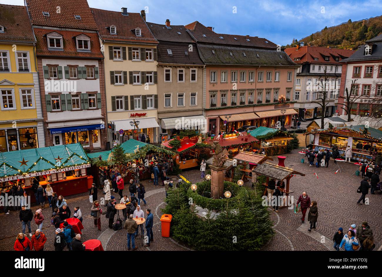 Heidelberger Weihnachtsmarkt auf dem Universitätsplatz. Heidelberg, Deutschland, Europa Stockfoto