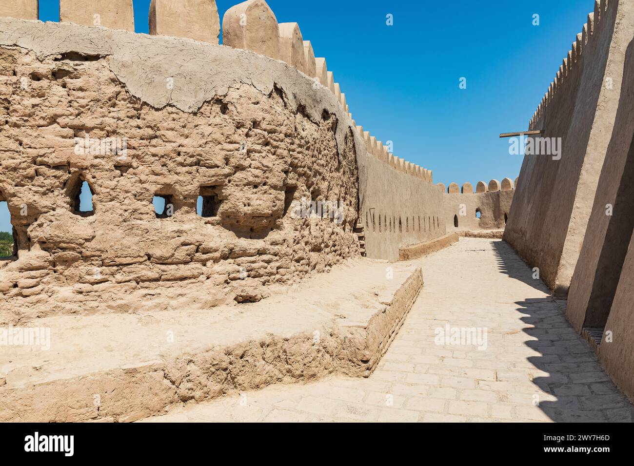 Chiwa, Region Xorazm, Usbekistan, Zentralasien. Auf den alten Stadtmauern von Chiwa. Stockfoto