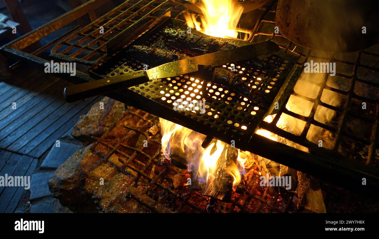 Lachsforelle, die in diesem Winter bei hoher Hitze gekocht wurde Stockfoto