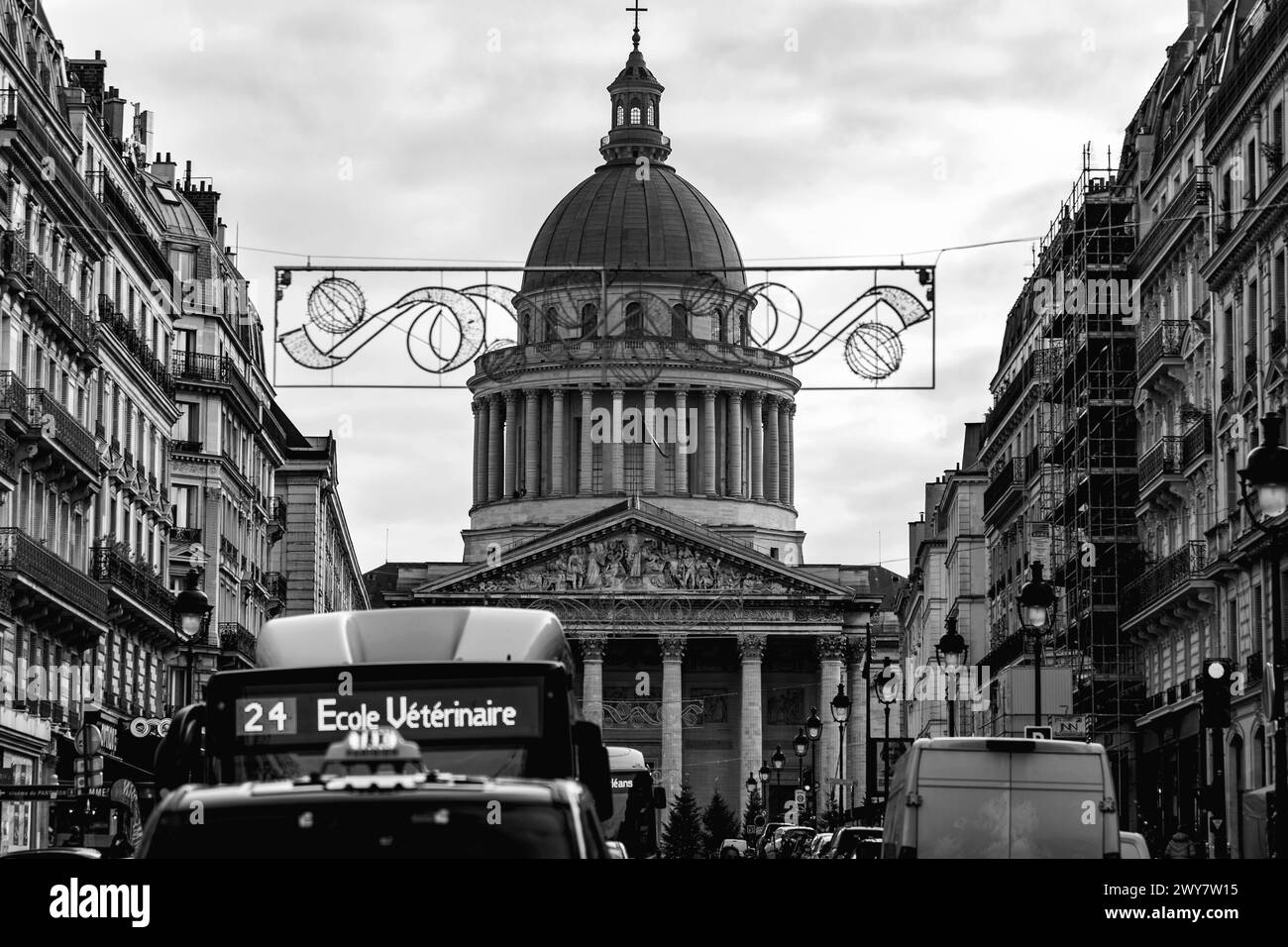 Paris, Frankreich - 20. Januar 2022: Das Pantheon ist ein Denkmal im 5. Arrondissement von Paris, Frankreich. Als Friedhof für bedeutende Franzosen Stockfoto