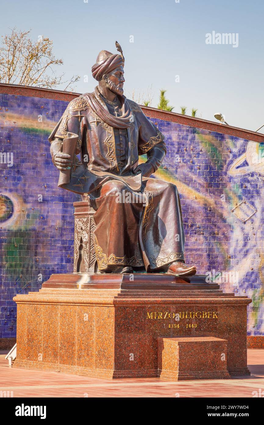 Samarkand, Samarqand, Usbekistan, Zentralasien. August 2021. Denkmal für Mirzo Ulugbek in Samarkand. Stockfoto