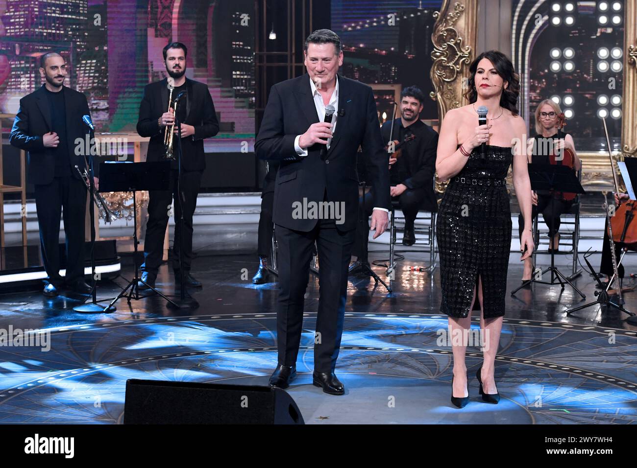 Mailand, Italien. April 2024. Mailand, Fernsehsendung „Splendida Cornice“ - Rai 3 - Tony Hadley, Geppi Cucciari Credit: Unabhängige Fotoagentur/Alamy Live News Stockfoto