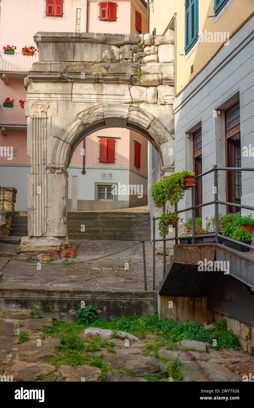 Arco di Riccardo in der italienischen Stadt Triest Stockfoto