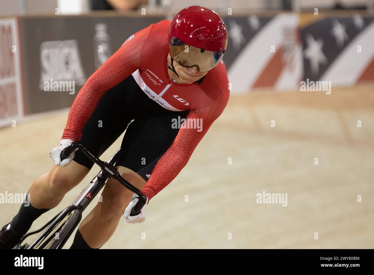 Los Angeles, Kalifornien, USA. April 2024. Weltrekordhalter Kelsey Mitchell aus Kanada im 200-Meter-Zeitfahren der Frauen qualifiziert sich für den Match-Sprint. Quelle: Casey B. Gibson/Alamy Live News Stockfoto