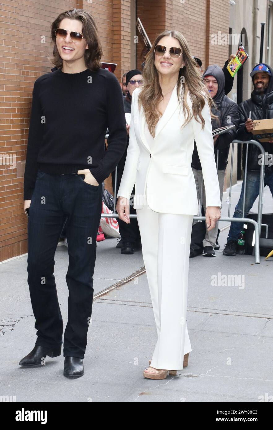 April 2024 Damian Hurley und Elizabeth Hurley On the View, um über den neuen Film Strict Confidential in New York zu sprechen. April 2024Guthaben: RW/Mediapunch Stockfoto