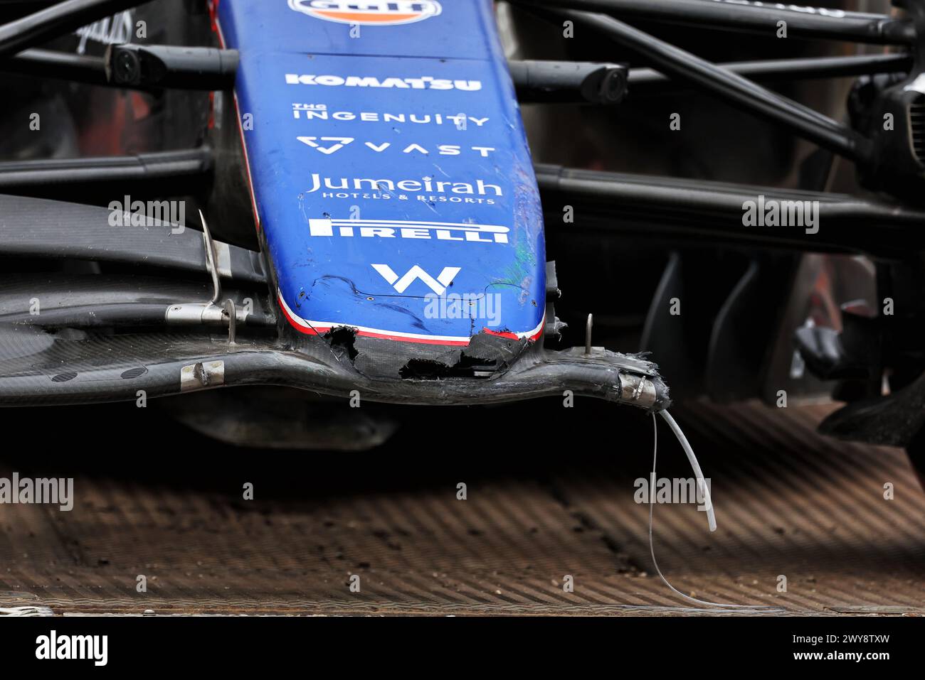 Suzuka, Japan. April 2024. Logan Sargeant (USA) Williams Racing FW46 stürzte beim ersten Training ab - Nasenschaden. Formel-1-Weltmeisterschaft, Rd 4, großer Preis von Japan, Freitag, 5. April 2024. Suzuka, Japan. Quelle: James Moy/Alamy Live News Stockfoto