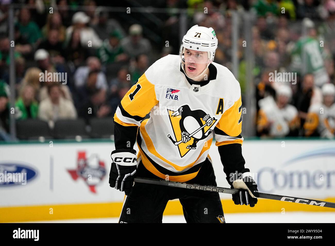 Pittsburgh Penguins' Evgeni Malkin prepares for a face off during an NHL hockey game against the Dallas Stars in Dallas, Friday, March 22, 2024. (AP Photo/Tony Gutierrez) Stockfoto