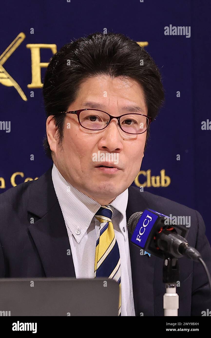 Takuya Yokota, Vertreter der Vereinigung der Familien der von Nordkorea entführten Opfer, spricht während einer Pressekonferenz im Foreign Correspondents' Club of Japan (FCCJ) am 5. April 2024 in Tokio. Yokota rief zu persönlichen Treffen zwischen japanischen Beamten und Nordkoreanern auf, um die von nordkoreanischen Agenten entführten Japaner zurückzubringen. Seine Schwester Megumi Yokota wurde 1977 gefangen genommen und jahrzehntelang im abgeriegelten Land festgehalten. Quelle: Rodrigo Reyes Marin/AFLO/Alamy Live News Stockfoto