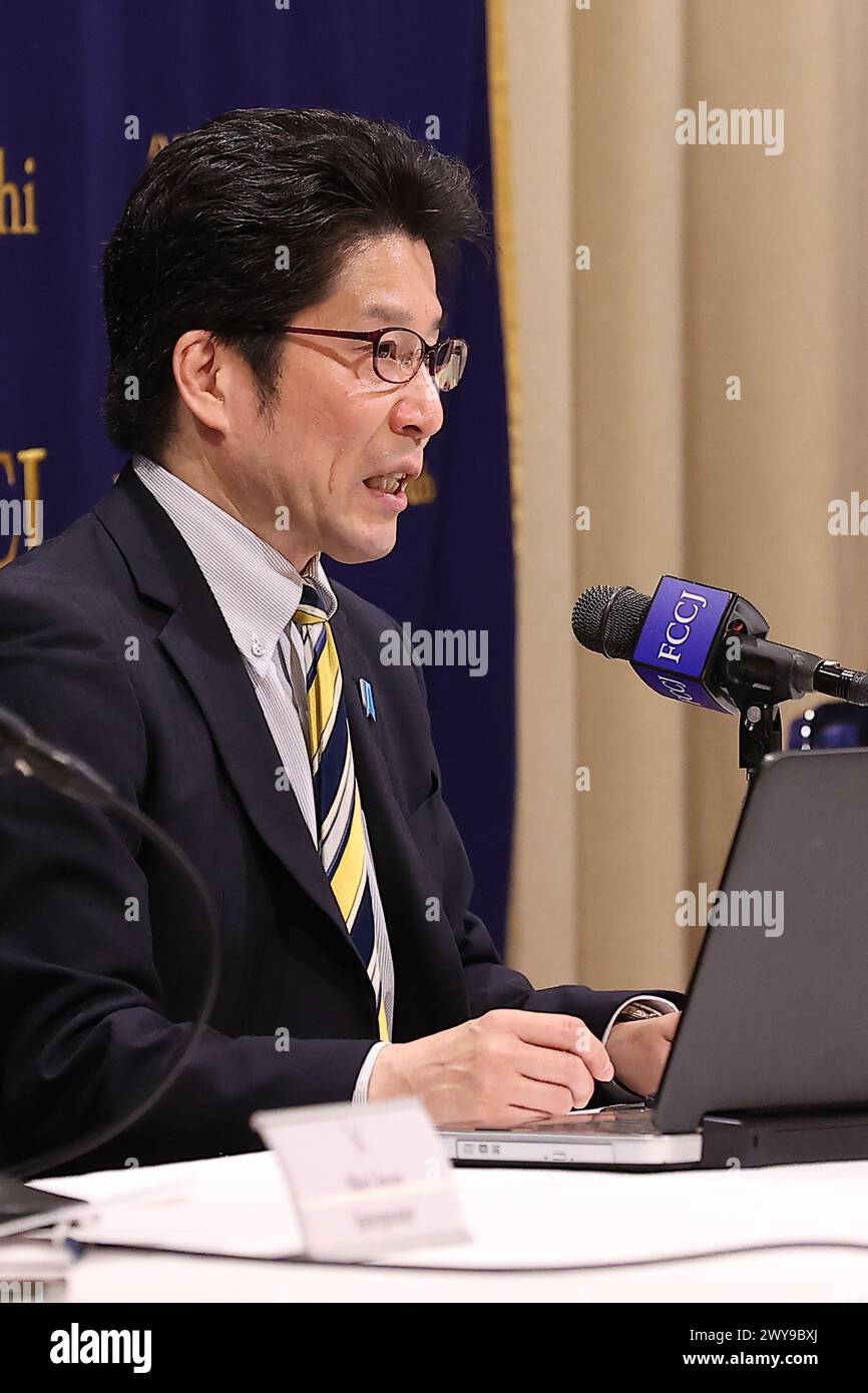Takuya Yokota, Vertreter der Vereinigung der Familien der von Nordkorea entführten Opfer, spricht während einer Pressekonferenz im Foreign Correspondents' Club of Japan (FCCJ) am 5. April 2024 in Tokio. Yokota rief zu persönlichen Treffen zwischen japanischen Beamten und Nordkoreanern auf, um die von nordkoreanischen Agenten entführten Japaner zurückzubringen. Seine Schwester Megumi Yokota wurde 1977 gefangen genommen und jahrzehntelang im abgeriegelten Land festgehalten. Quelle: Rodrigo Reyes Marin/AFLO/Alamy Live News Stockfoto
