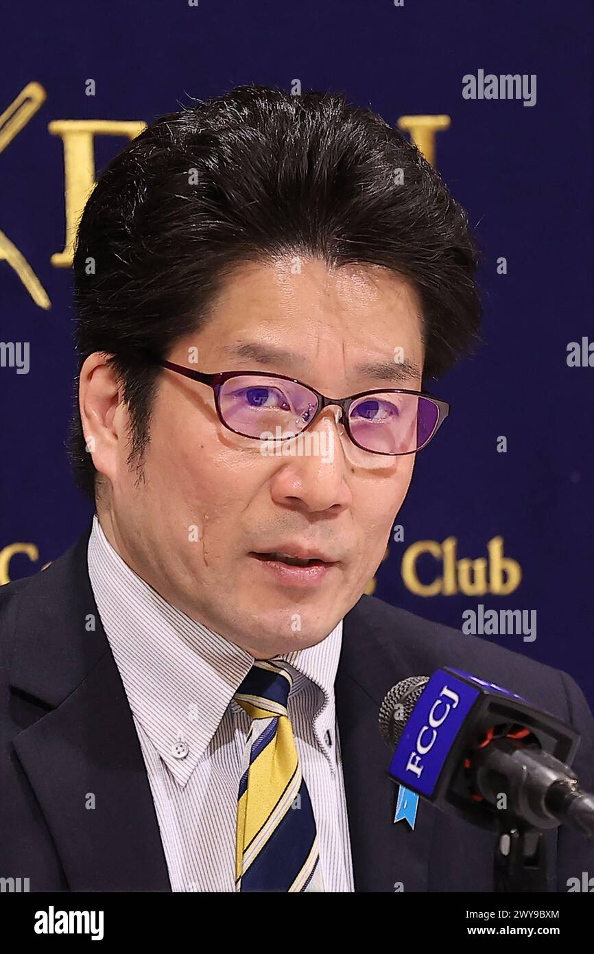 Takuya Yokota, Vertreter der Vereinigung der Familien der von Nordkorea entführten Opfer, spricht während einer Pressekonferenz im Foreign Correspondents' Club of Japan (FCCJ) am 5. April 2024 in Tokio. Yokota rief zu persönlichen Treffen zwischen japanischen Beamten und Nordkoreanern auf, um die von nordkoreanischen Agenten entführten Japaner zurückzubringen. Seine Schwester Megumi Yokota wurde 1977 gefangen genommen und jahrzehntelang im abgeriegelten Land festgehalten. Quelle: Rodrigo Reyes Marin/AFLO/Alamy Live News Stockfoto