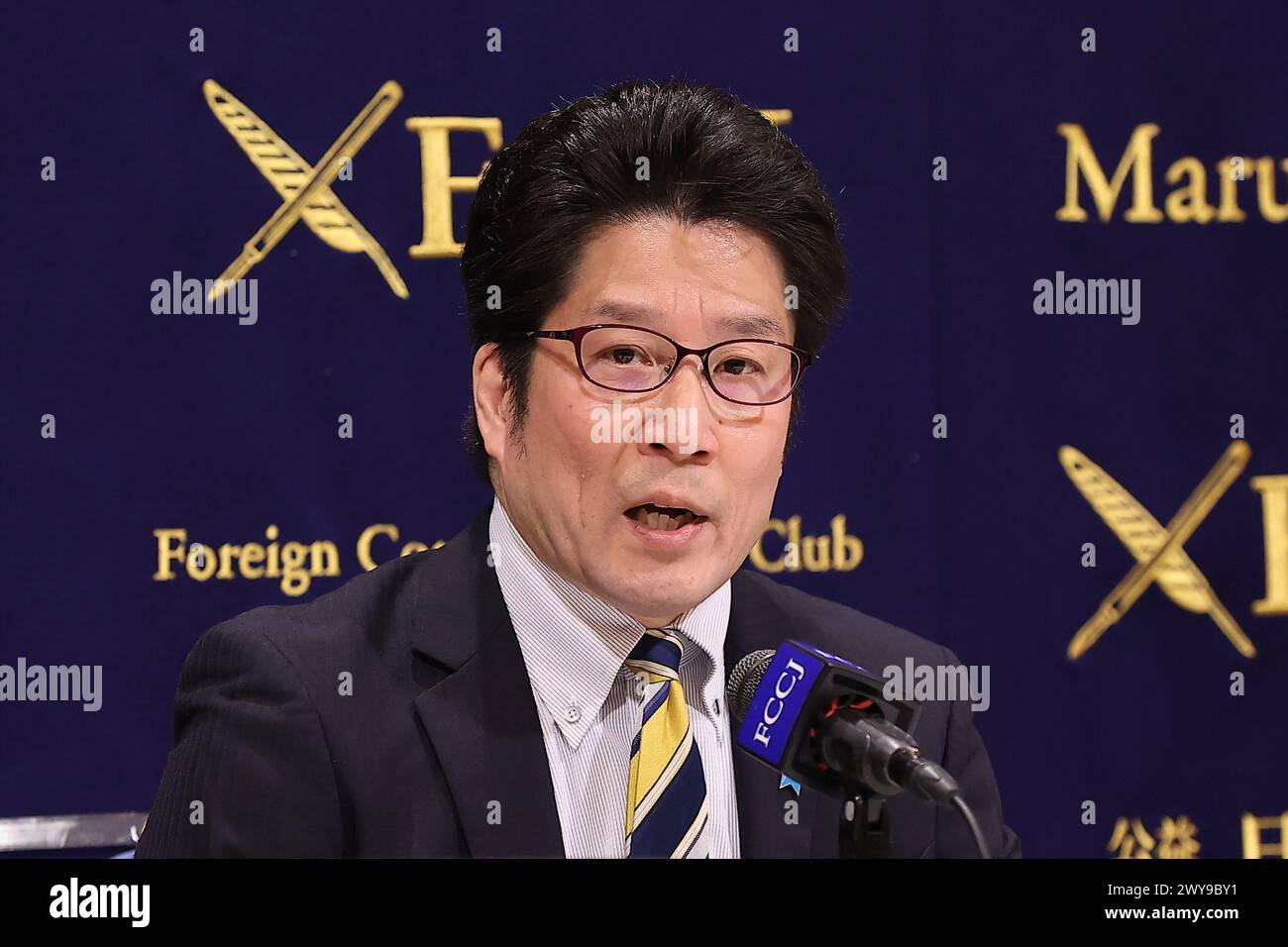 Takuya Yokota, Vertreter der Vereinigung der Familien der von Nordkorea entführten Opfer, spricht während einer Pressekonferenz im Foreign Correspondents' Club of Japan (FCCJ) am 5. April 2024 in Tokio. Yokota rief zu persönlichen Treffen zwischen japanischen Beamten und Nordkoreanern auf, um die von nordkoreanischen Agenten entführten Japaner zurückzubringen. Seine Schwester Megumi Yokota wurde 1977 gefangen genommen und jahrzehntelang im abgeriegelten Land festgehalten. Quelle: Rodrigo Reyes Marin/AFLO/Alamy Live News Stockfoto